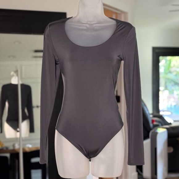 Express Body Contour Scoop Neck Long Sleeve Thong Bodysuit, Gray. Size XS - Picture 2 of 10